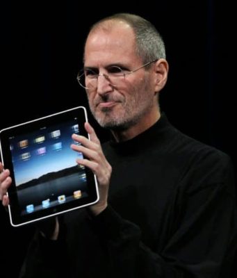 Před 8 lety se začal prodávat iPad!
