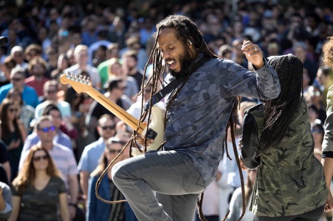 Na Den Země vystoupil Ziggy Marley v centrále Applu