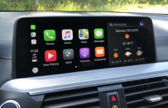 Nový průzkum uvádí, že zákazníci jsou spokojenější s CarPlay než s Android Auto