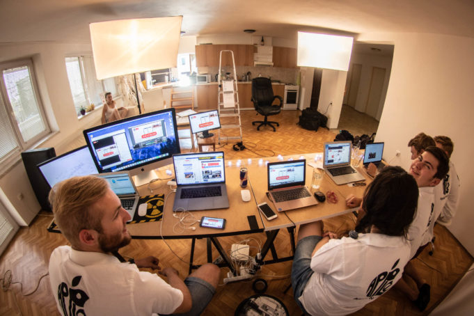 Jak vypadala naše redakce na živý přenos WWDC18?