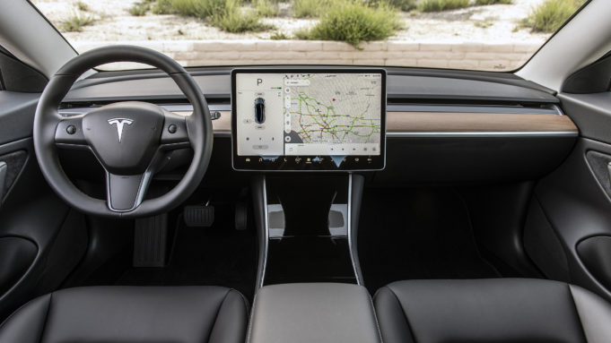 TeslaNovinky.cz – Tesly budou mít v navigaci nabíjecí stanice!