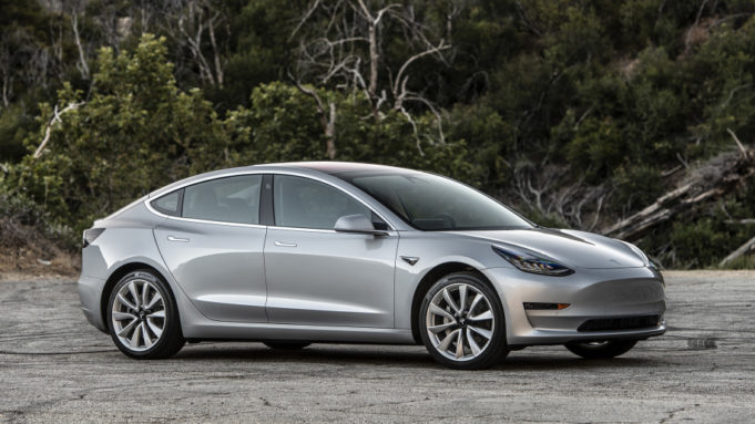 TeslaNovinky.cz – Tesla údajně splnila svůj čtvrtletní výrobní cíl vozu Tesla Model 3