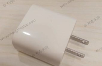 18W USB-C nabíječka pro iPhone 2018 součástí balení