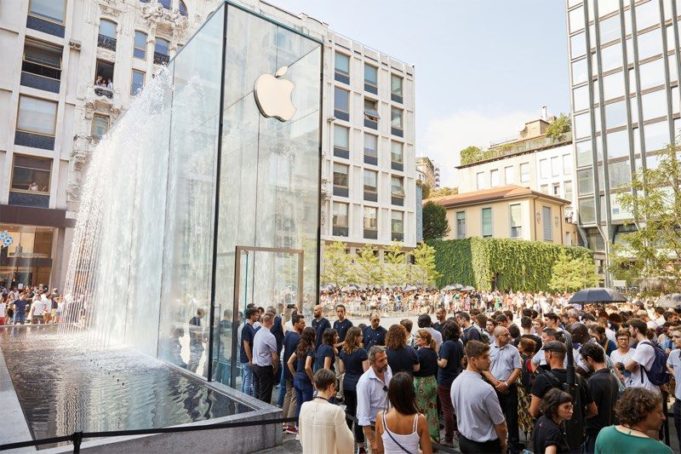 Apple uveřejnil fotografie nového obchodu Piazza Liberty v Miláně