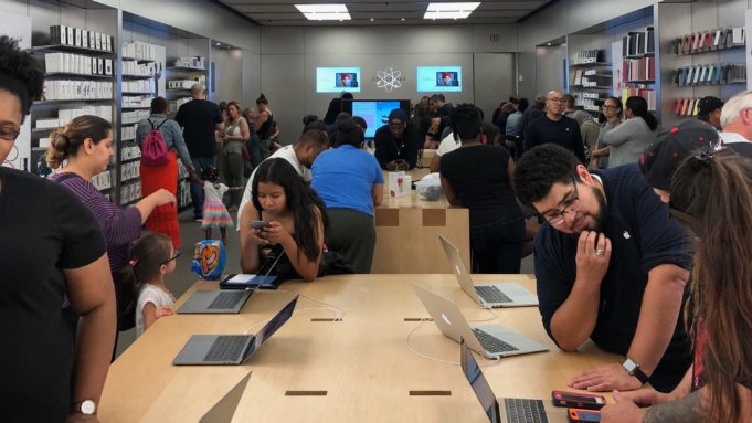 Apple Stores v Orlando Park, Illinois a Irvine v Kalifornii se stěhují do modernějších prostředí