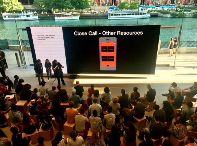 Apple pořádal akci o kódování v Chicagu,studenti představili své dovednosti veřejnosti