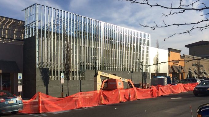 Dnes se otevřelo pět Apple Store ve Spojených státech a Austrálii