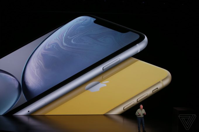 Funkce eSIM v nových iPhonech nebude k dispozici ihned, Apple je aktivuje později