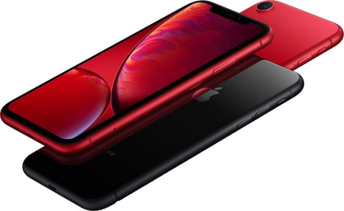 Na YouTube byly zveřejněny první recenze na iPhone Xr