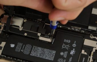 Podívejte se, jak vypadá kompletně rozbraný iPhone Xs