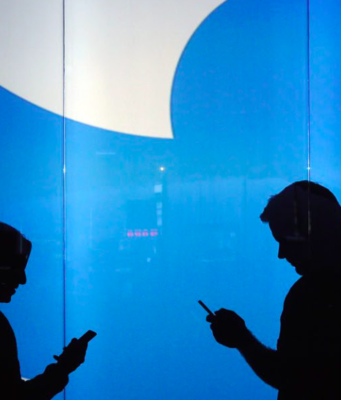 Aplikace Twitter obsahuje chybu, díky které uživatelé iPhonu dostávají náhodná upozornění