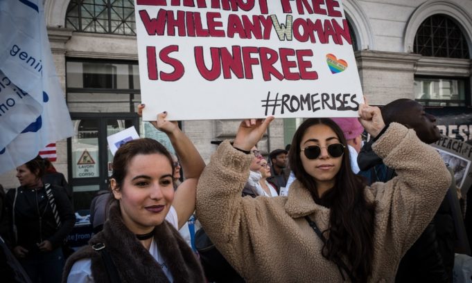 Apple pod útokem feministek. Za iPhone chtějí platit méně než muži!