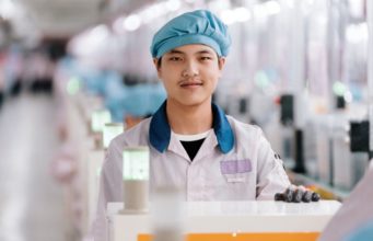 Apple vyšetřuje zprávu, podle které jeden z jeho dodavatelů nelegálně zaměstnával studenty