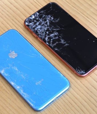 iPhone XR je podle nejnovějších testů stejně rozbitný jako iPhone XS nebo XS Max