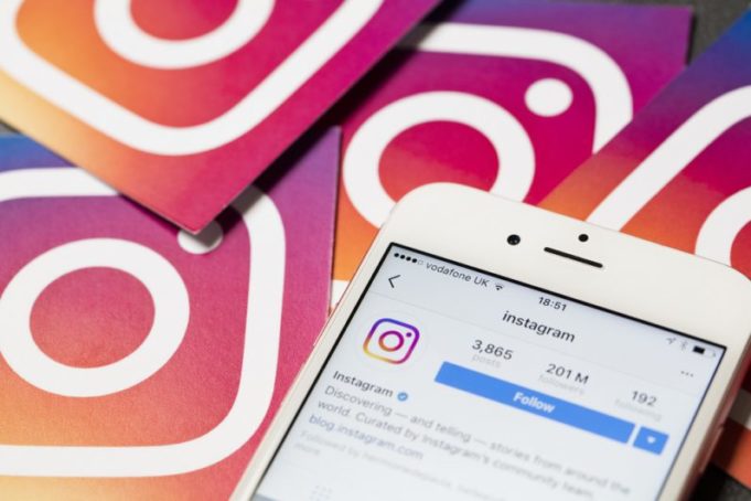 Instagram zavádí novou funkci, díky které můžete sdílet obsah do všech účtů, které spravujete