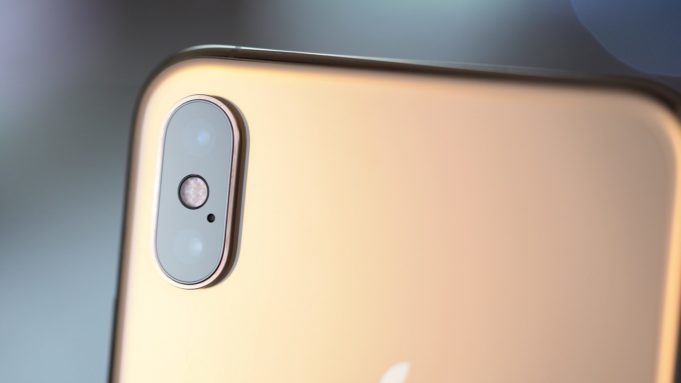 Muž z Ohia prohlašuje, že iPhone XS Max mu explodoval v kapse