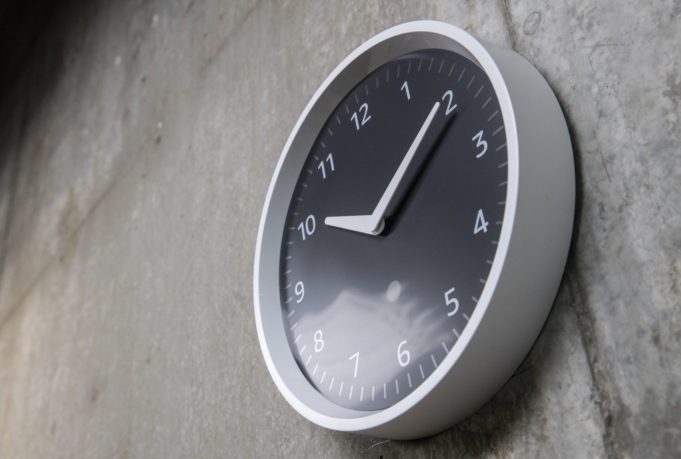 Amazon potvrdil problém s připojením u nástěnných hodin Echo Wall Clock