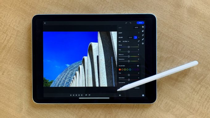 Aplikace Adobe Lightroom CC pro iPad byla aktualizována s podporou Siri Shortcuts