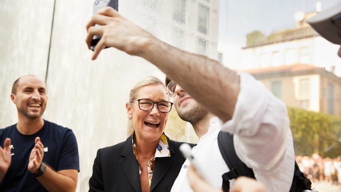Angela Ahrendts popsala své plány po odchodu z Apple