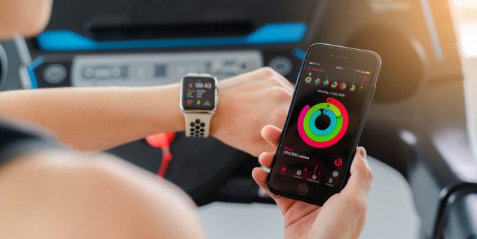 Funkce Detekce pádu v Apple Watch pomohla 80leté ženě