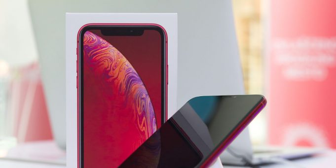 Corning, společnost, která vyrábí tvrzené sklo pro Apple, oznámila zvýšení zisku