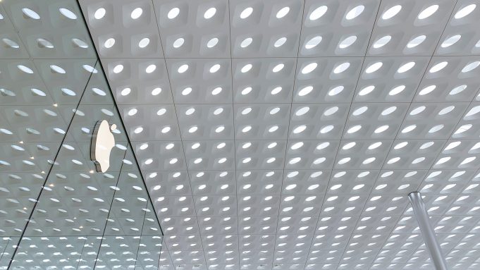 Mnoho lidí doufá, že Deirdre O’Brien rozšíří počet prodejen Apple