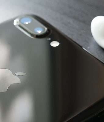 Výzkumníci používají vzácné typy iPhonů, aby odhalili bezpečnostní chyby v iOS