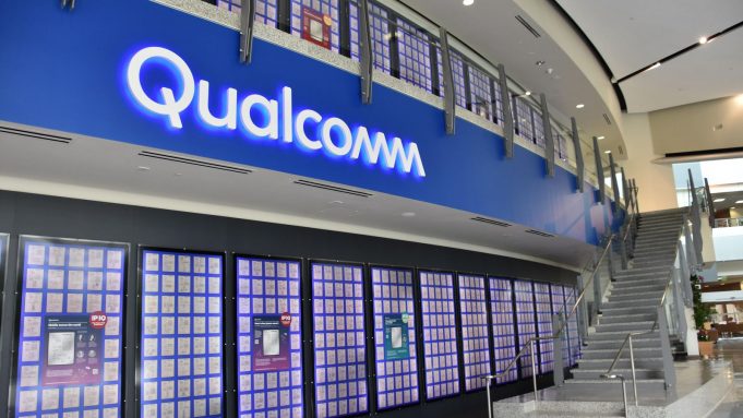 Vedoucí pracovníci Qualcomm dostali bonusy za vyrovnání sporu s Apple