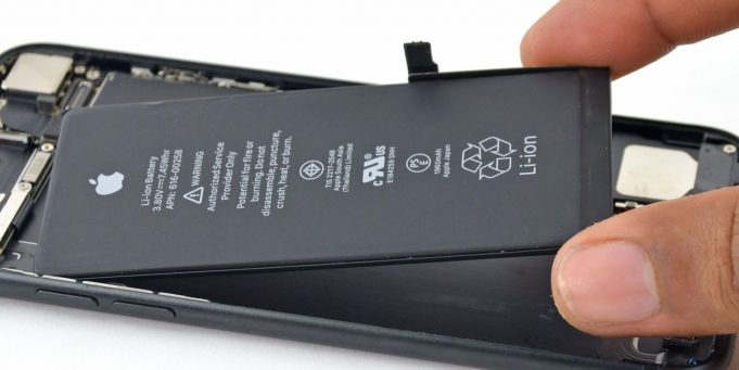 Podívejte se na způsob, jakým bude Apple opravovat zařízení s neoriginálními bateriemi