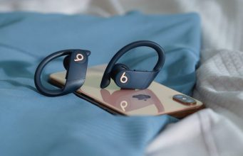 Návod – Jak na vašem iPhonu aktivovat funkci, která vám oznámí, kdo volá