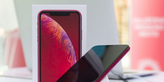 iPhone XR je nejprodávanějším smartphonem ve Velké Británii, Evropě dominuje Samsung