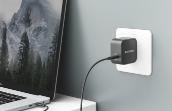 RAVPower představil nejmenší 61W nabíječku na trhu
