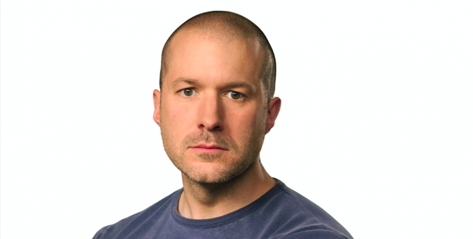 Finanční ředitel Applu Luca Maestri a bývalý šéf designu Jony Ive jsou údajně kandidáty na příštího generálního ředitele ferrari