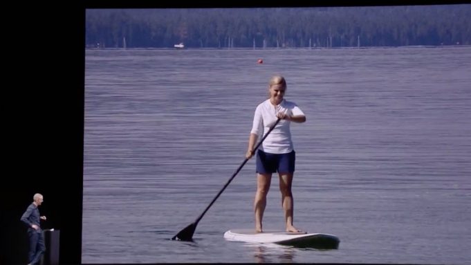 Žena vypráví příběh o tom, jak jí Apple Watch zachránily život, když byla silným větrem vtahována na moře