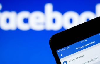 Facebook začíná testovat skrytí počtu likeů na webu i v mobilní aplikaci