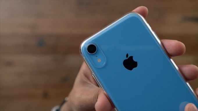 Apple pracuje na novém iPhonu SE s designem podobným iPhonu XR