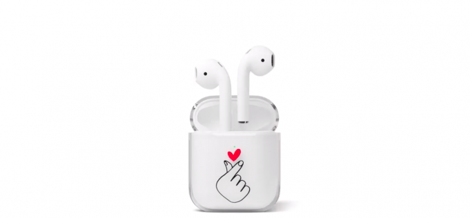 Apple sdílel novou reklamu, která předvádí, jak si lidé vyzdobili pouzdra na AirPods