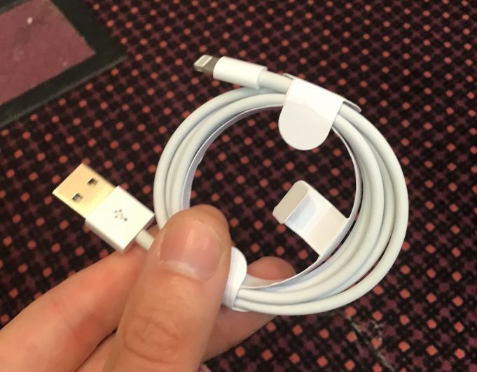 Výzkumník vytvořil Lightning kabel, který hackerům umožňuje vzdáleně infiltrovat Mac