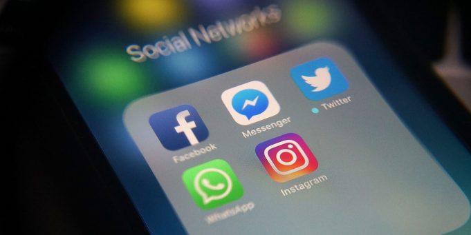 Facebook testuje funkci, která umožní prohlížet příběhy z Instagramu v aplikaci Facebook