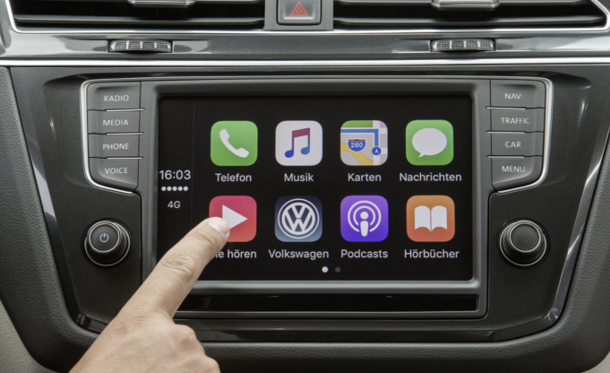 Apple Music bude jako nativní aplikace v autech, má to ale háček