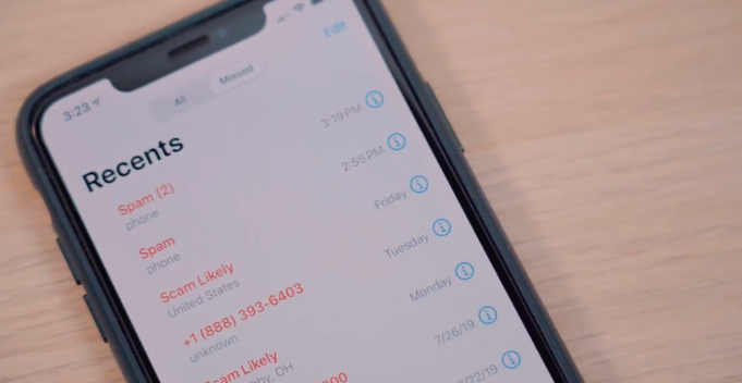 Jak funguje nová funkce Umlčet neznámé volající v iOS 13?