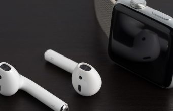 Hromadná výroba AirPods třetí generace bude zahájena v srpnu