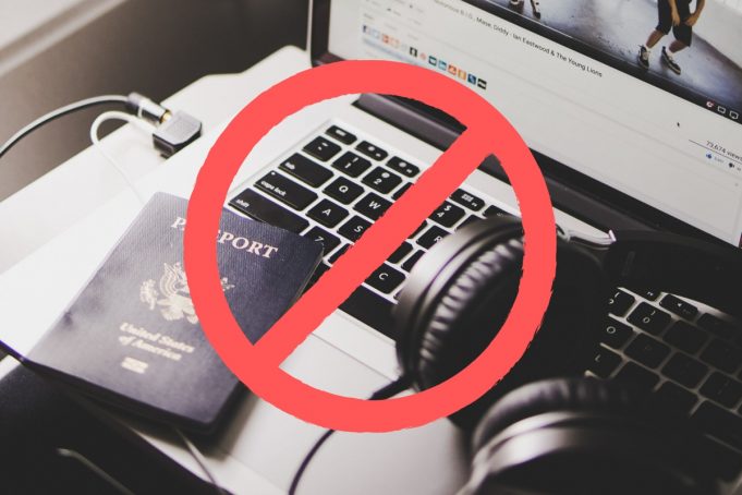 Letecké společnosti zakazují MacBooky Pro na palubu letadla