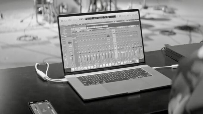 Máte 16palcový MacBook Pro a chcete být profesionálové? Potřebujete tyto doplňky