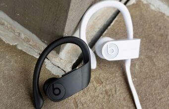 Apple pracuje na sluchátkách Powerbeats4 s podporou Siri