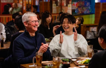 Tim Cook se v Tokiu setkal s místními zaměstnanci, vývojáři a dalšími