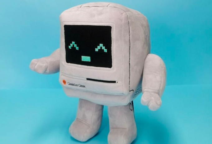 Designér Philip Lee vytvořil plyšovou hračku, která byla vyrobena podle klasického Macintoshe