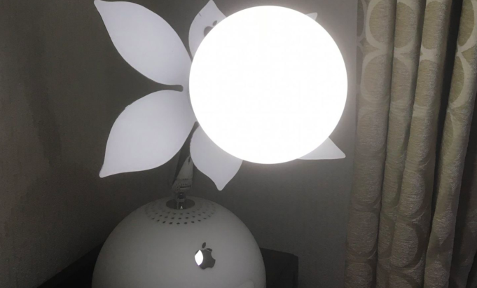 Hughmac přeměnil iMac G4 ve stolní lampu