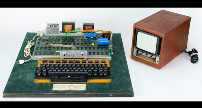 Plně funkční počítač Apple-1 se vydražil za 458 711 dolarů