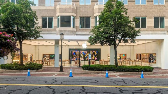 Apple po modernizaci znovu otevřel Apple Store v Restonu ve Virginii